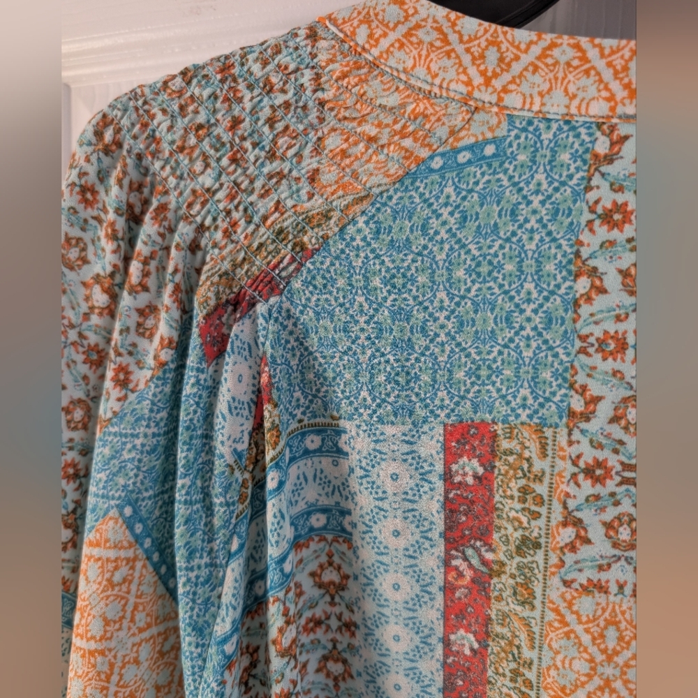 Rose & Olive Multicolor Patterned Blouse - Picture 3 of 3